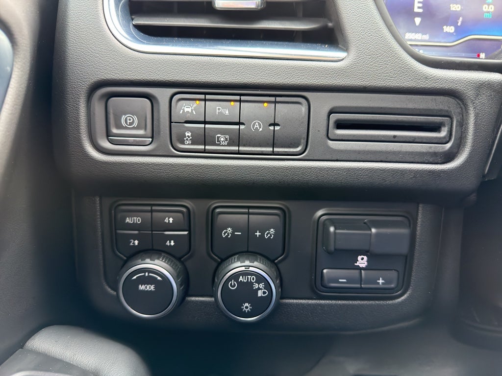 2023 Chevrolet Suburban RST