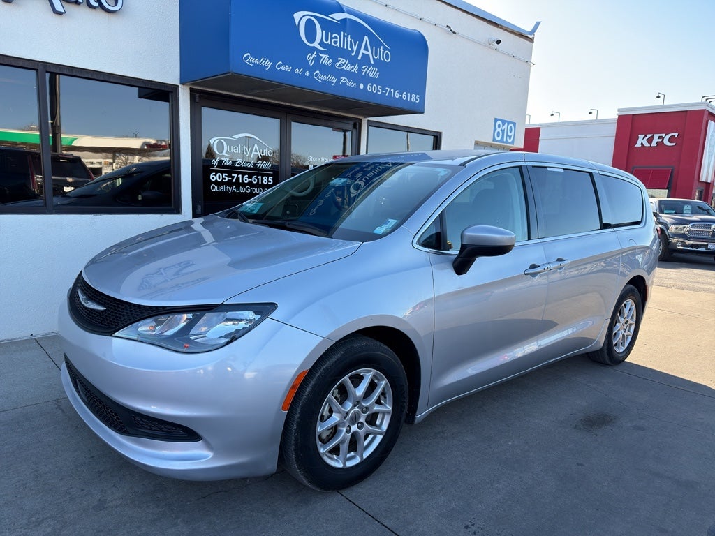 2023 Chrysler Voyager LX