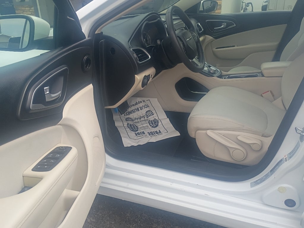 2016 Chrysler 200 Limited