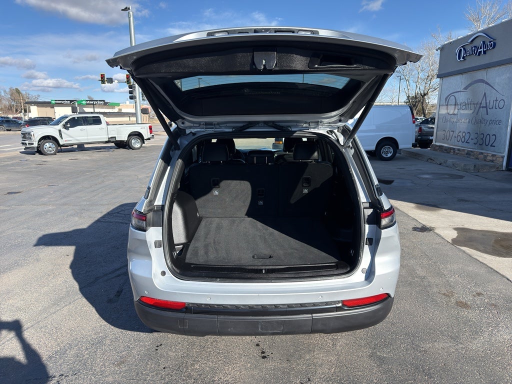 2025 Jeep Grand Cherokee Laredo