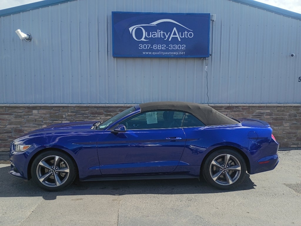 2015 Ford Mustang V6 Convertible's photo