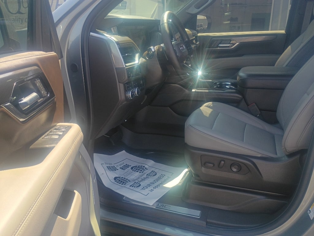 2025 GMC Yukon Elevation