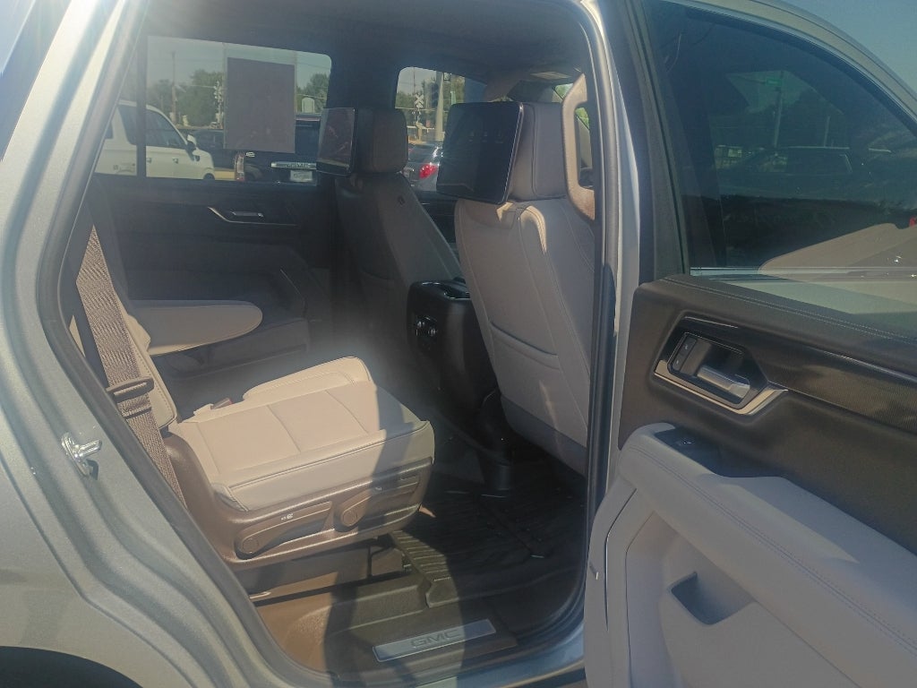 2025 GMC Yukon Elevation