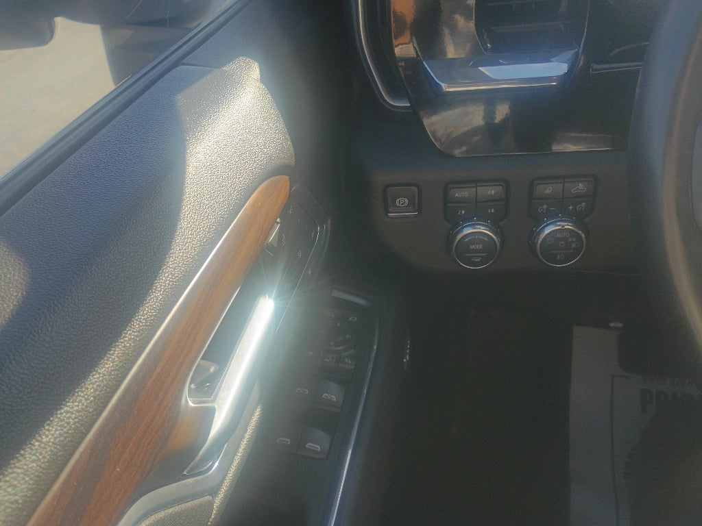 2025 GMC Sierra SLT