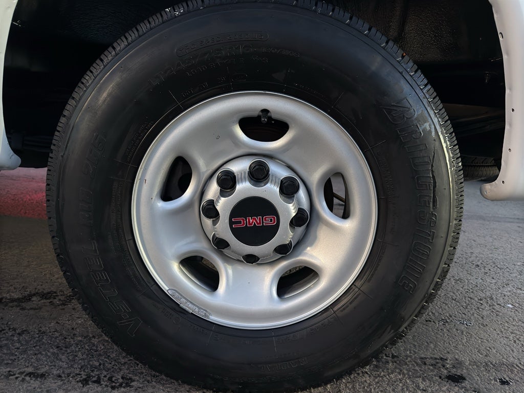 2023 GMC Savana Base