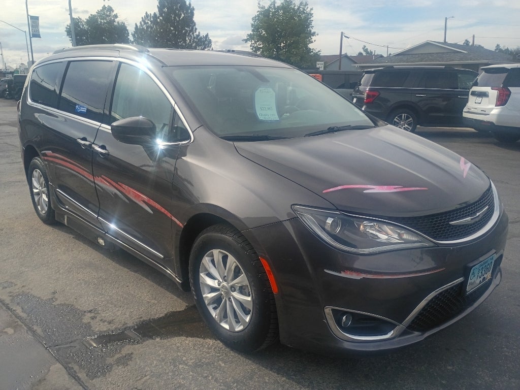 2017 Chrysler Pacifica Touring-L