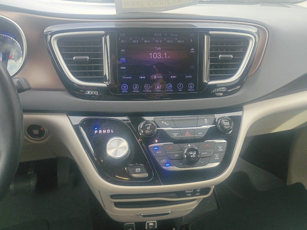 2017 Chrysler Pacifica Touring-L