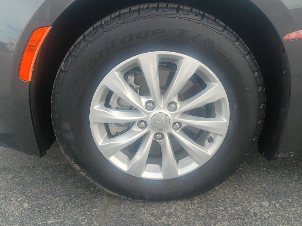 2017 Chrysler Pacifica Touring-L