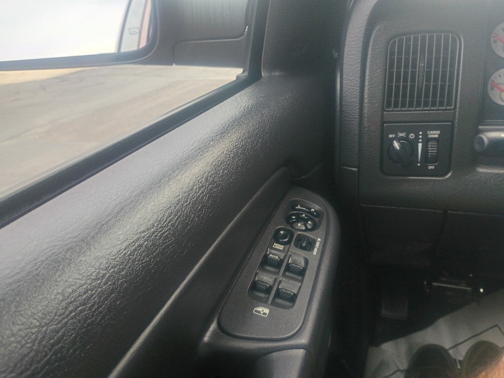 2004 Dodge Ram Pickup SLT