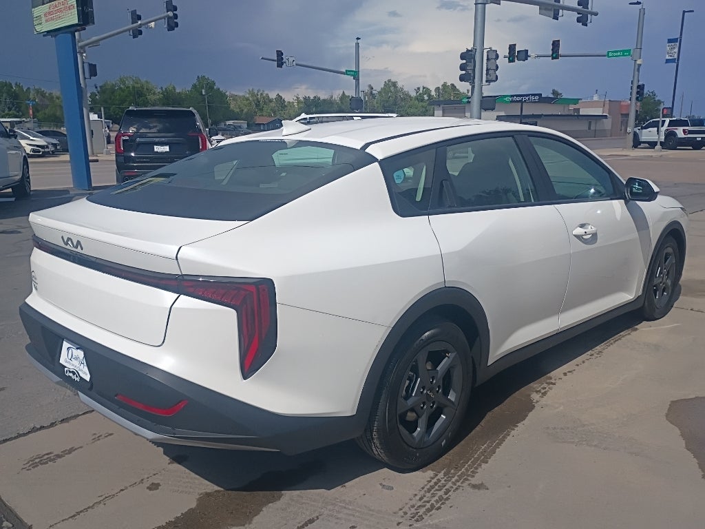2025 Kia K4 LXS