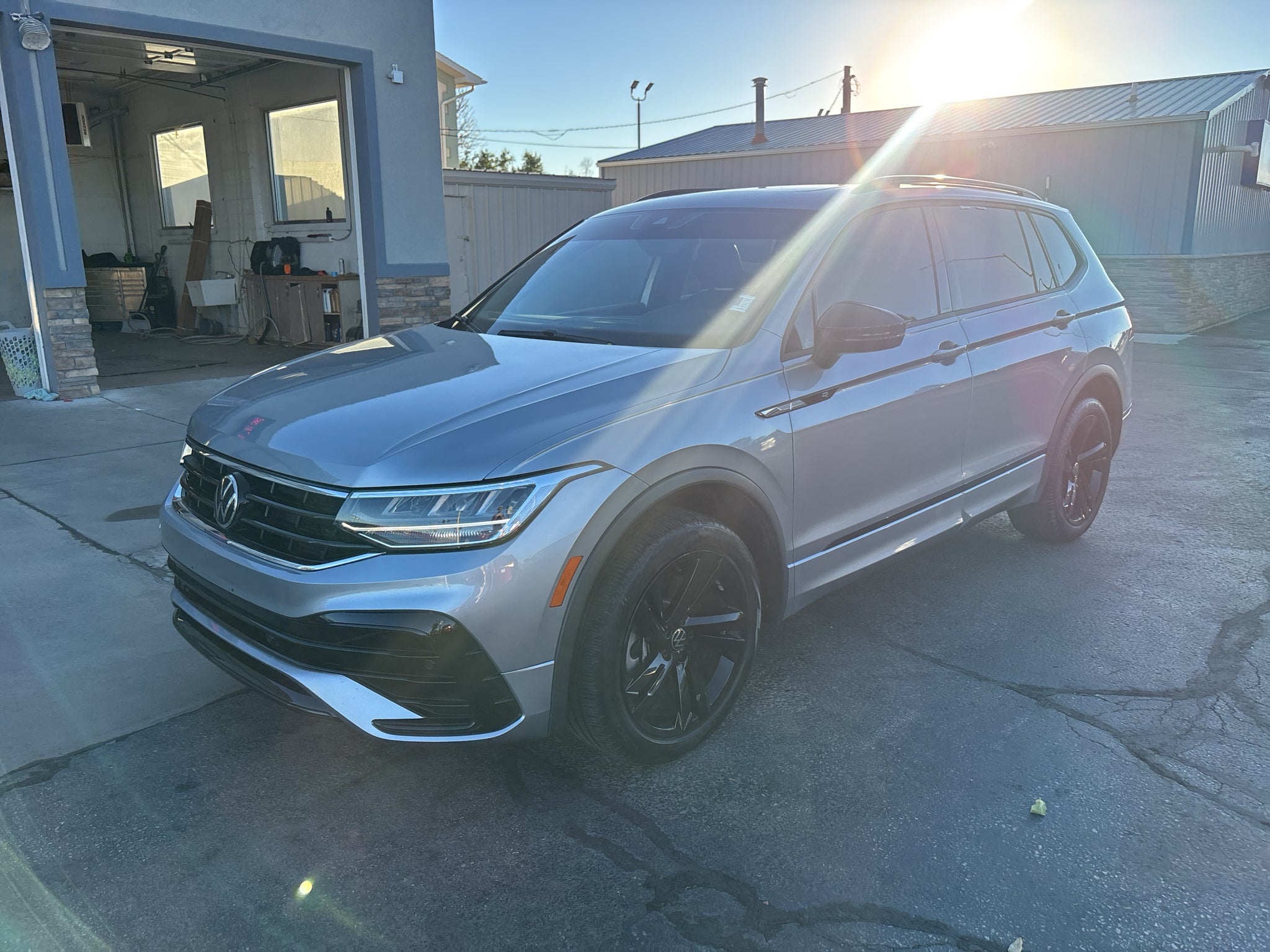 2024 Volkswagen Tiguan SE R-Line Black