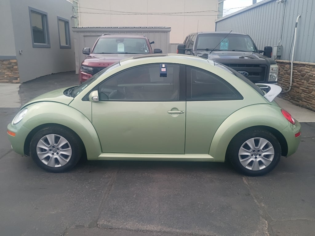 2009 Volkswagen New Beetle Base