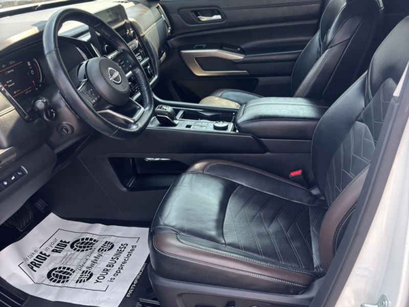 2023 Nissan Pathfinder Platinum