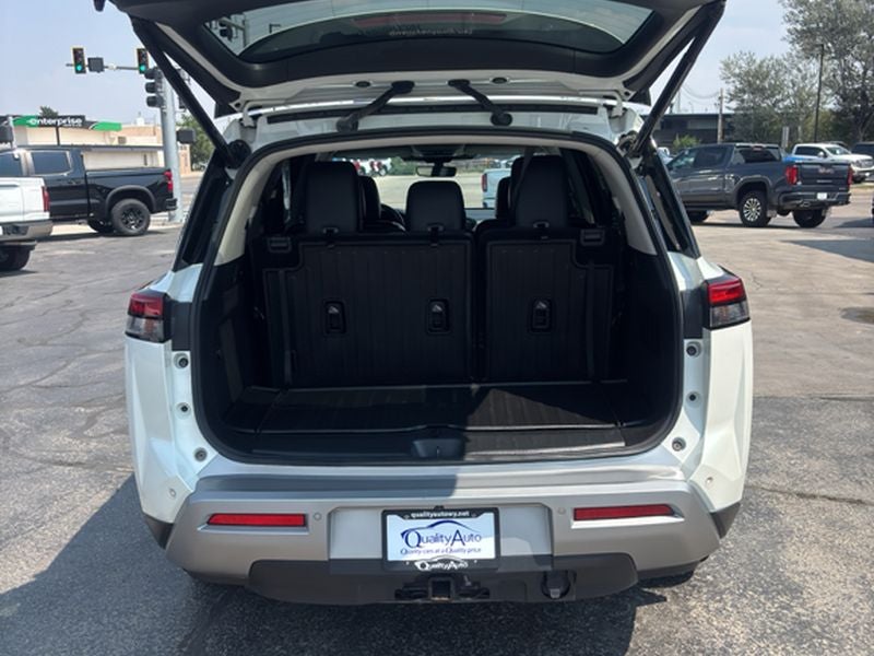 2023 Nissan Pathfinder Platinum