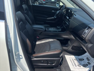 2023 Nissan Pathfinder Platinum