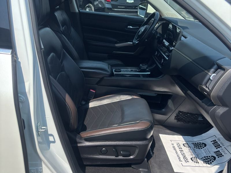 2023 Nissan Pathfinder Platinum