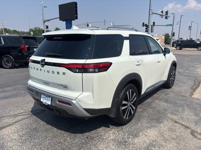2023 Nissan Pathfinder Platinum