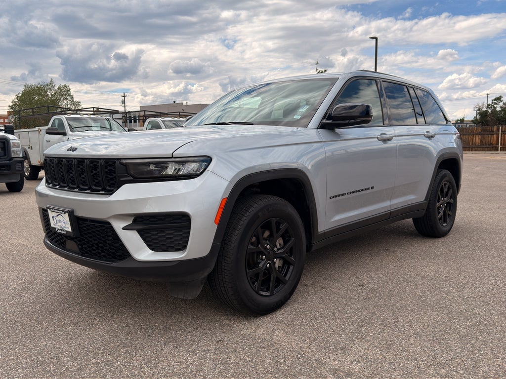 2025 Jeep Grand Cherokee Laredo