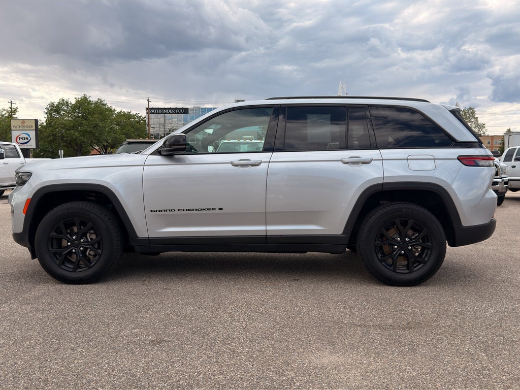 2025 Jeep Grand Cherokee Laredo