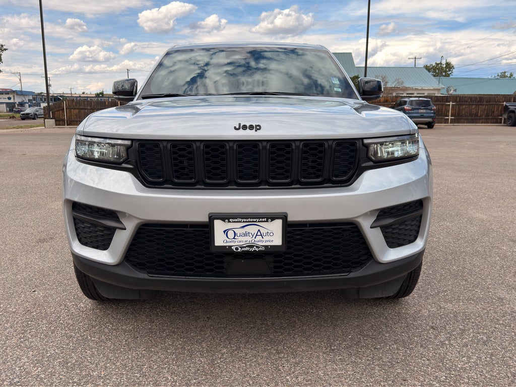 2025 Jeep Grand Cherokee Laredo