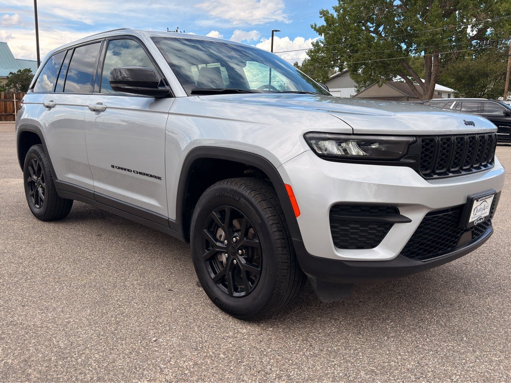 2025 Jeep Grand Cherokee Laredo
