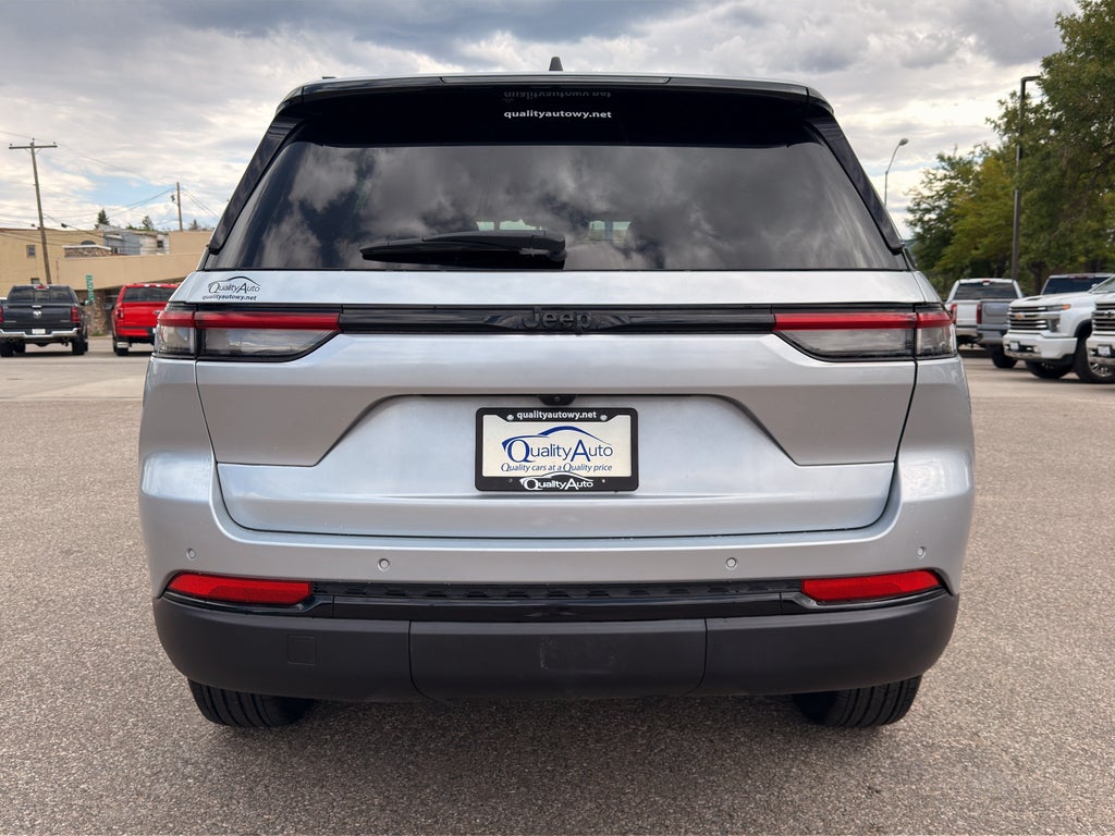 2025 Jeep Grand Cherokee Laredo