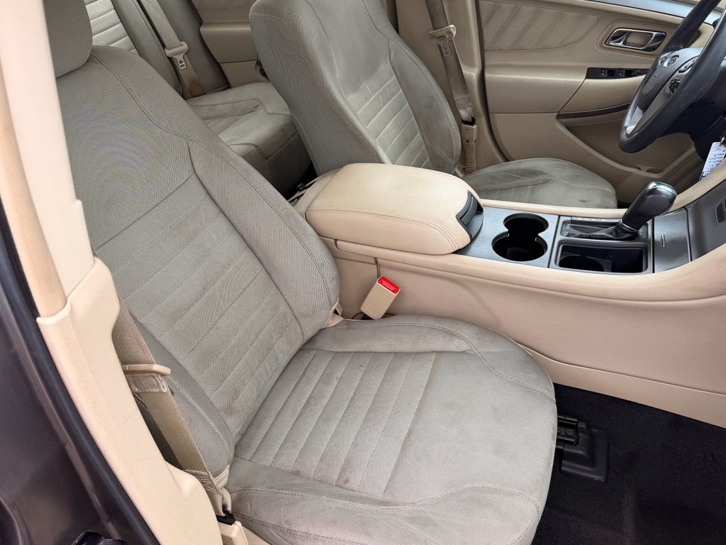 2013 Ford Taurus SE