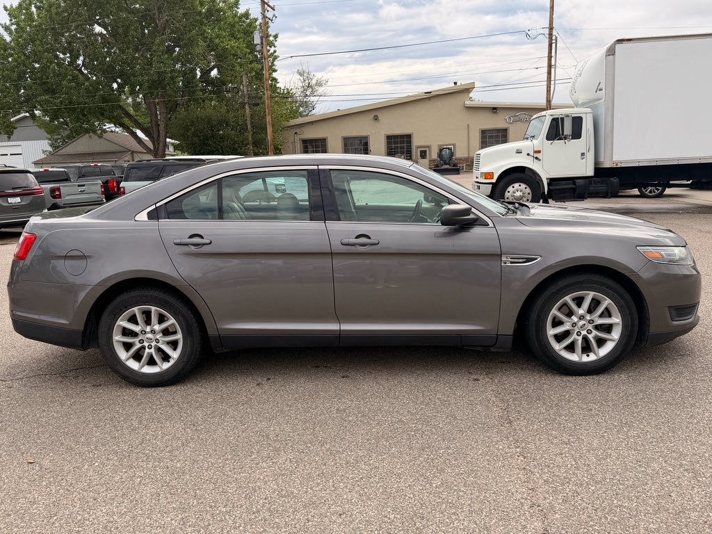 2013 Ford Taurus SE